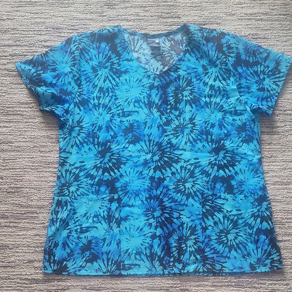 Zoe & Chloe Far Out Tie Dye Blue Women's 2-Pocket STRETCH V-Neck Print Scrub Top